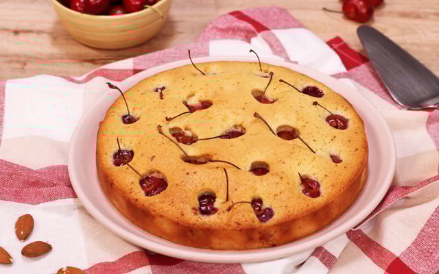 Financier géant à la cerise