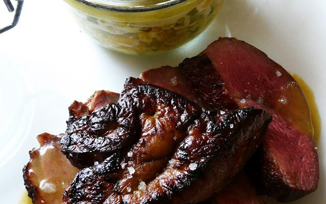 Magret et foie gras fumés au café, courgettes et ail de Lomagne comme un risotto, sauce à l'orange / cardamome