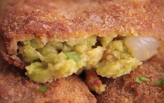 Onion rings au guacamole