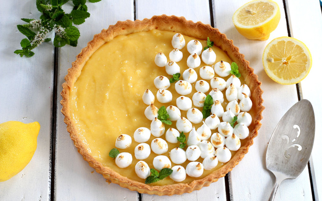 Tarte au citron et sa meringue dorée au four