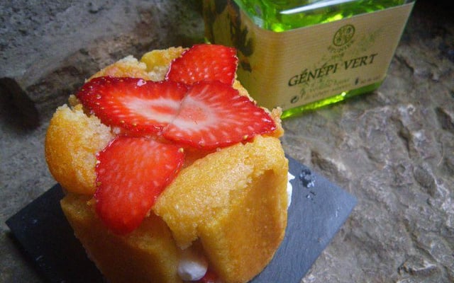 Minis charlottes aux fraises et sirop de génépi