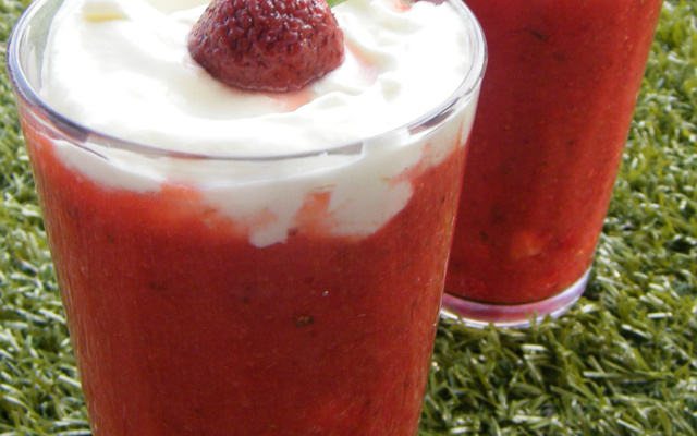 Gaspacho sucré de fraises et sa chantilly au basilic