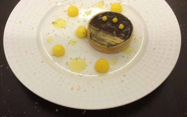 Tarte au chocolat et à la mangue