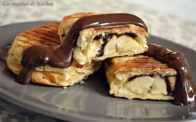 Pain brioché chocolat-banane comme des paninis
