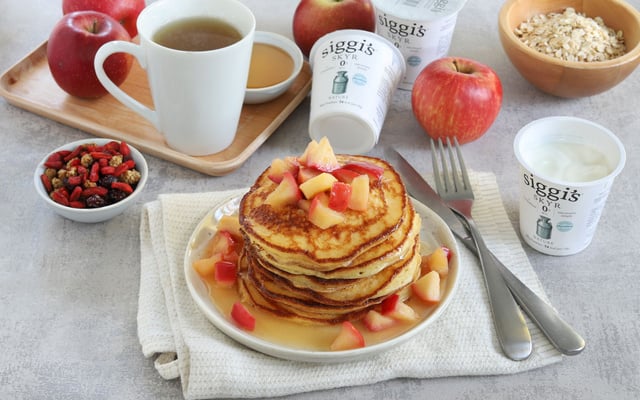 Pancakes au skyr et pommes caramélisées