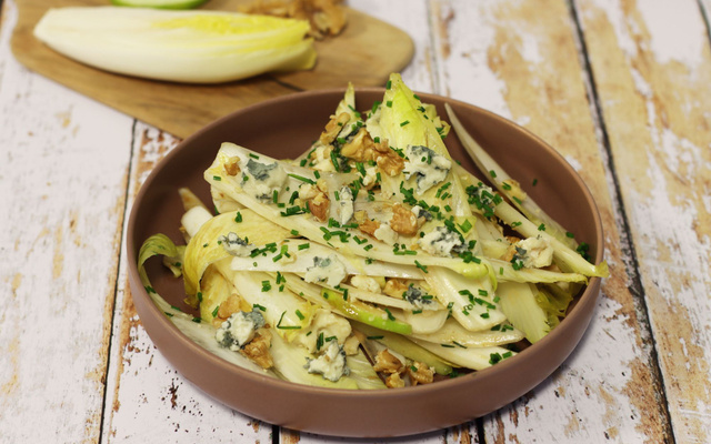 Salade d’endives aux pommes et roquefort