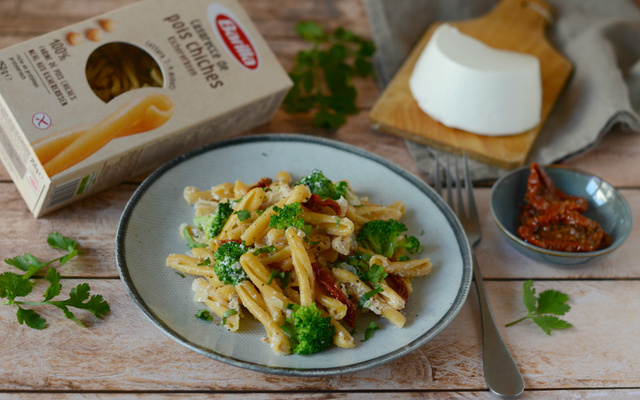 Casarecce de pois chiches, tomates, brocolis et ricotta