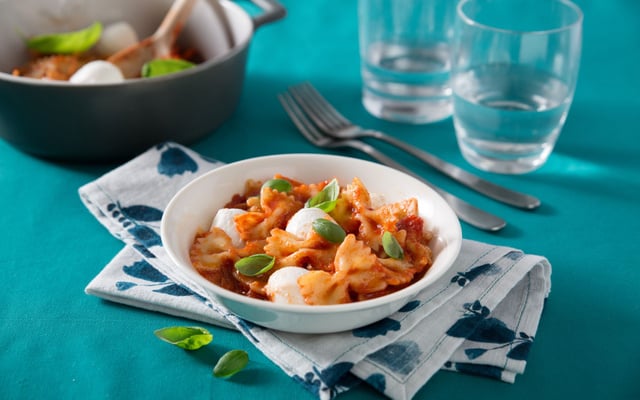 Farfalle au Pesto Rosso et mozzarella