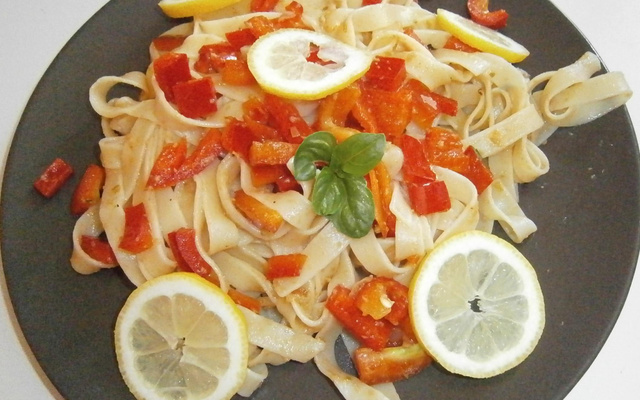 Tagliatelles aux poivrons et tapenade