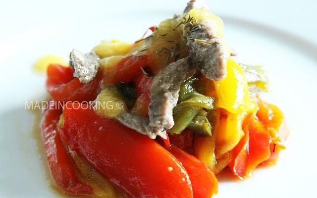 Salade de bœuf et aux poivrons confits sauce abricots