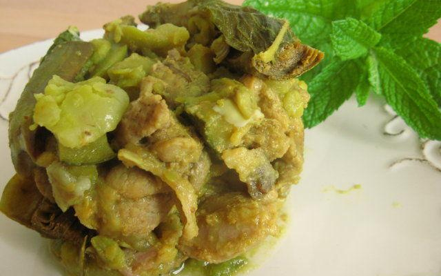 Tajine d'agneau aux artichauts violets, fèves et courgettes à la menthe