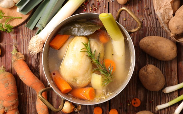 Poule au pot farcie Henri IV