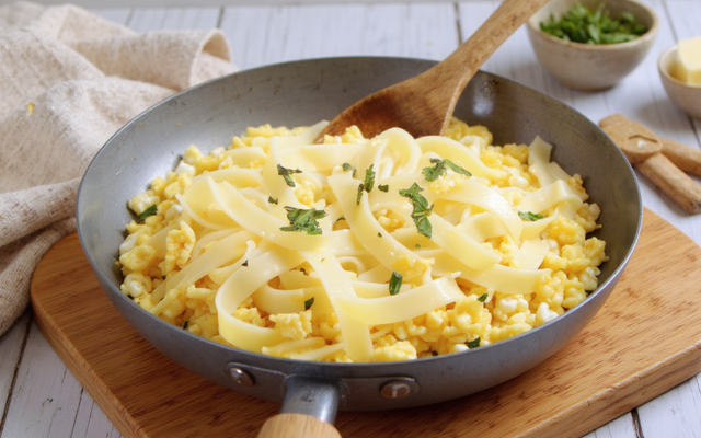 Pâtes aux œufs brouillés