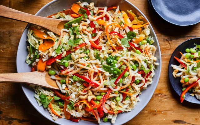 Salade de nouilles Soba, carottes et courgettes