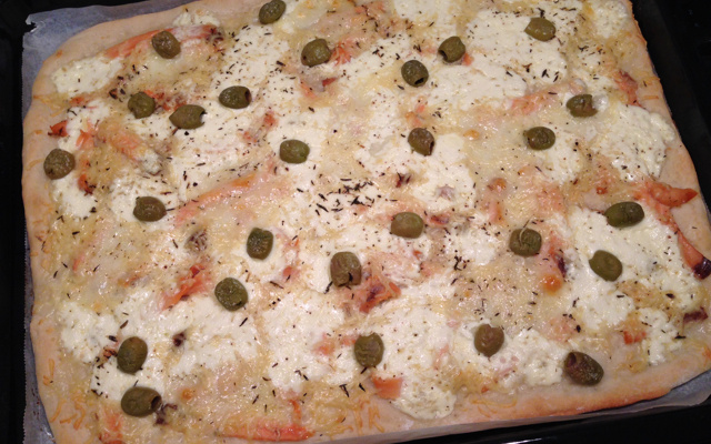 Pizza blanche au saumon fumé