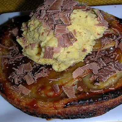 Mini tarte de banane, dulce de leche et glace vainille