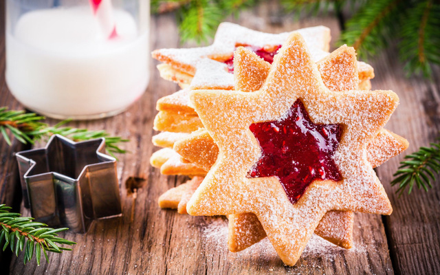 Etoiles à la confiture de fraise