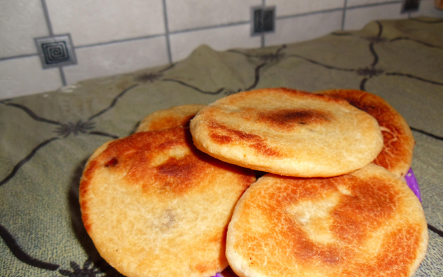 Galette de semoule aux amandes grillées