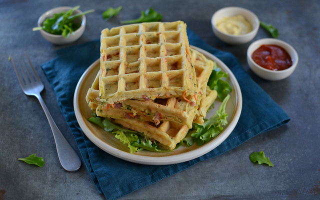 Gaufres aux légumes et au bacon