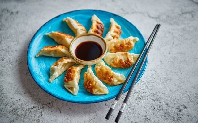 Gyozas aux crevettes et chou chinois