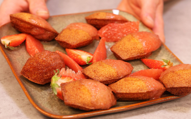 Madeleine pomelo et fraises