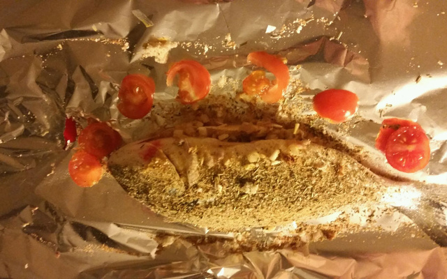 Daurade en papillote à l'oignon et à la moutarde