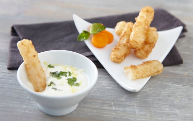 Beignets de salsifis, sauce yaourt aux herbes