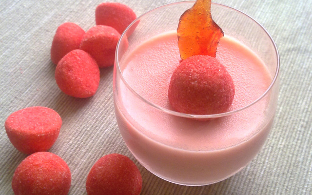 Panna cotta aux bonbons fraises