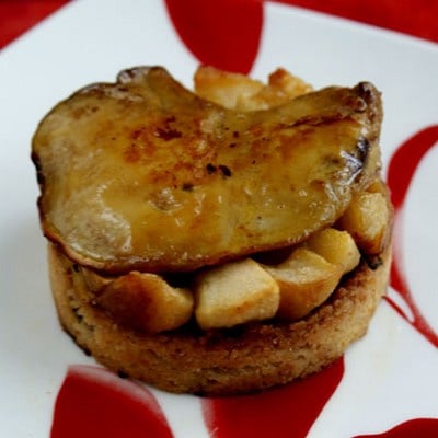 Foie gras sur crumble pain d'épices et lit de pommes