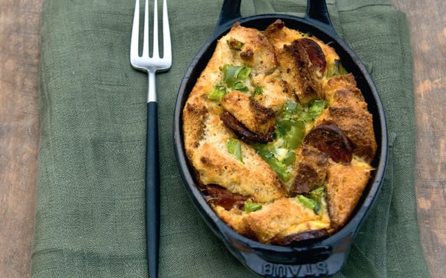 Gratin de pain perdu, de chorizo et de poivron au Comté