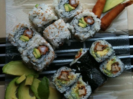 Maki californien au tempura de crevette et avocat