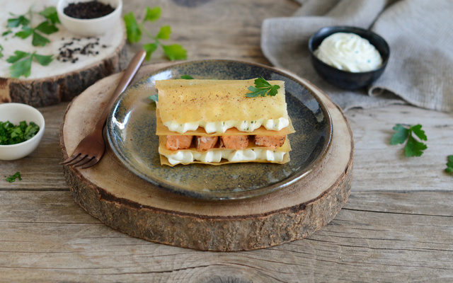 Millefeuille croustillant de saumon fumé 3 poivres et baie de Sichuan au fromage frais