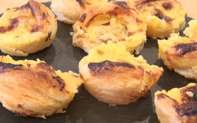 Petits flans portugais sur pâte feuilletée