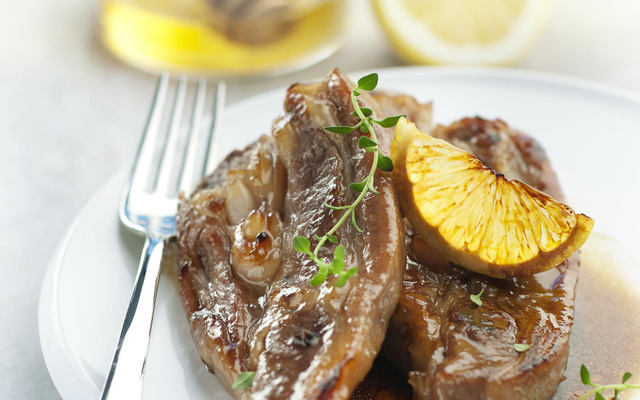 Tendrons de veau marinés au citron, miel et thym