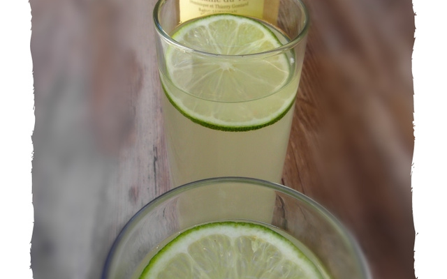 Cocktail sans alcool raisin blanc et citron vert