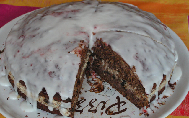 Gâteau aux pruneaux et vin rouge
