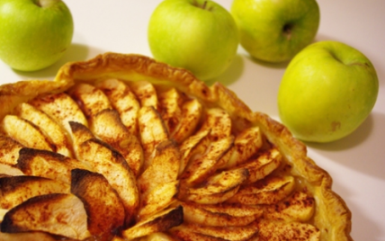 Tarte aux pommes parfumée à la cannelle