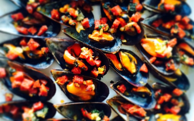 Tapas de moules au chorizo à la plancha