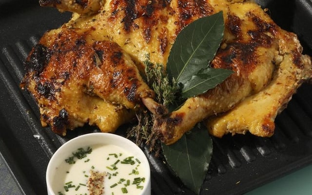 Poulet grillé au yaourt et au curry