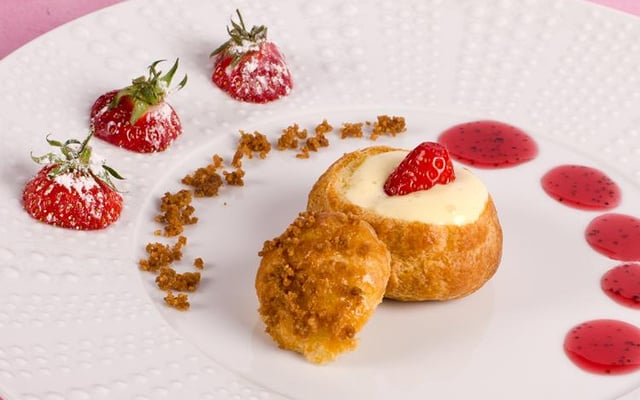 Chou aux fraises, cremeux vanille poivre