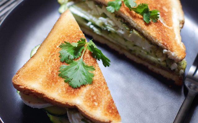 Club sandwich chèvre et courgettes