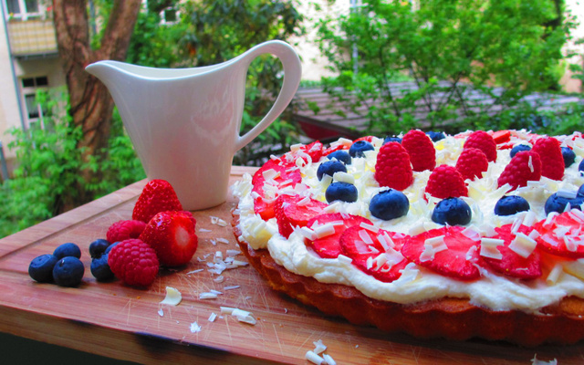 Gâteau aux fruits rouges et crème mascarpone