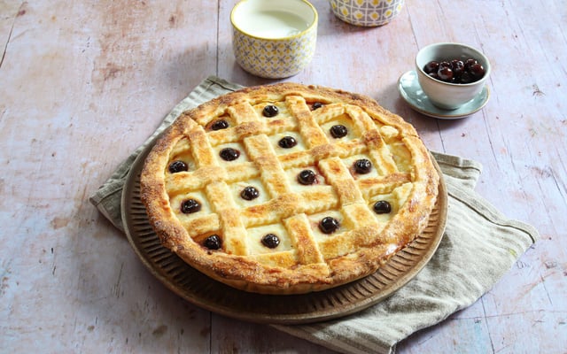 Tarte tressée à la ricotta, confiture de cerises et griottes
