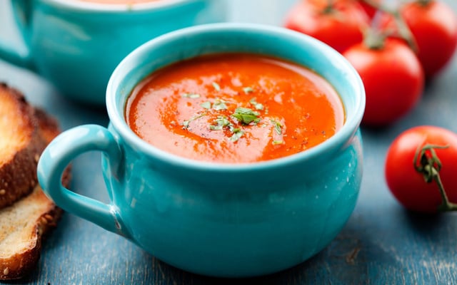 Soupe de tomates aux tomates pelées