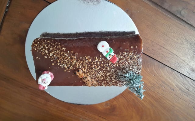 Bûche roulée au chocolat, crème légère saveur pain d'épices