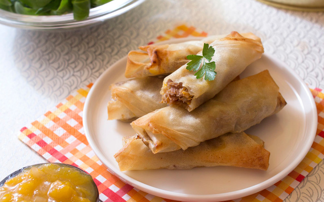 Nems au confit de canard et chutney de mangue