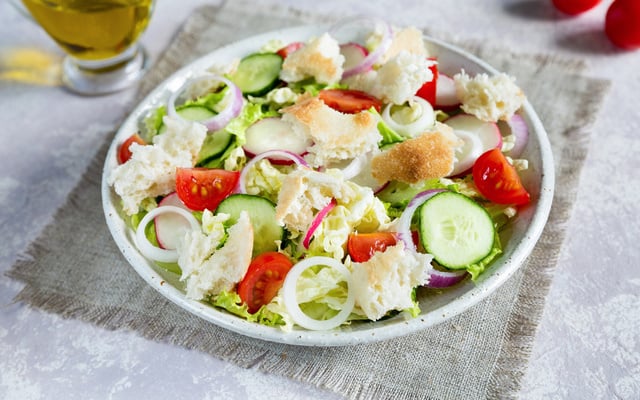 Fattouche : salade aux croûtons