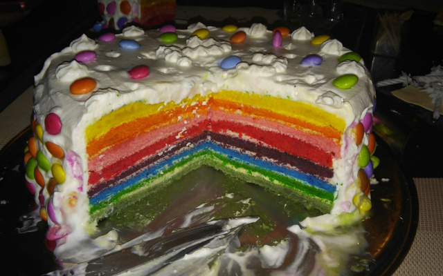Rainbow cake à la mousse de chocolat blanc