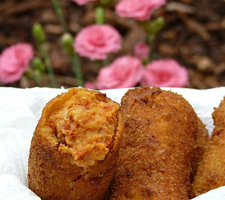 Croquettes de pommes de terre, tomates confites et chorizo