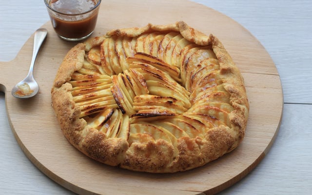 Tarte rustique pommes et caramel (sans moule)